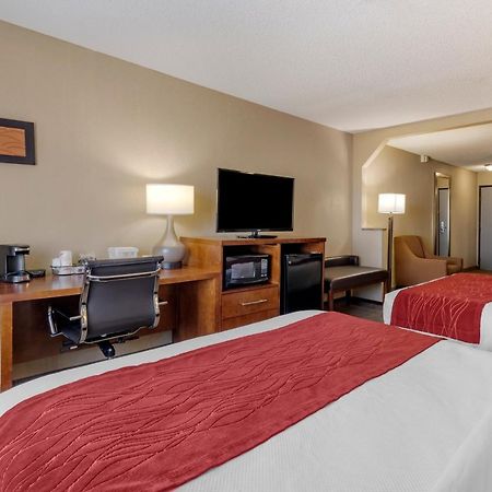 Comfort Inn & Suites Hays I-70 Exteriör bild