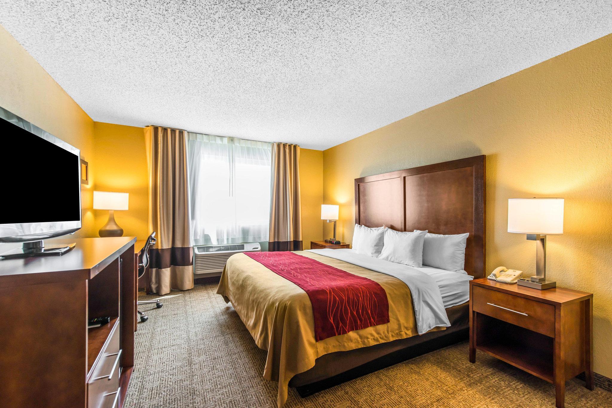 Comfort Inn & Suites Hays I-70 Exteriör bild