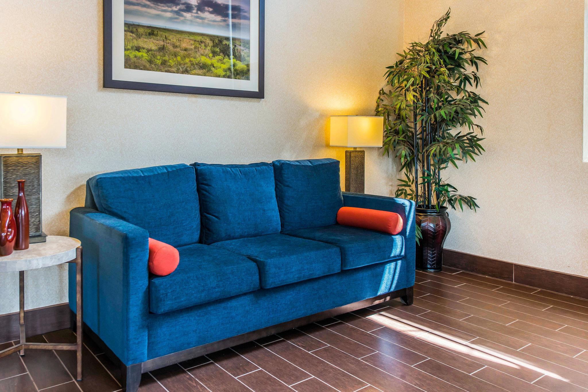 Comfort Inn & Suites Hays I-70 Exteriör bild