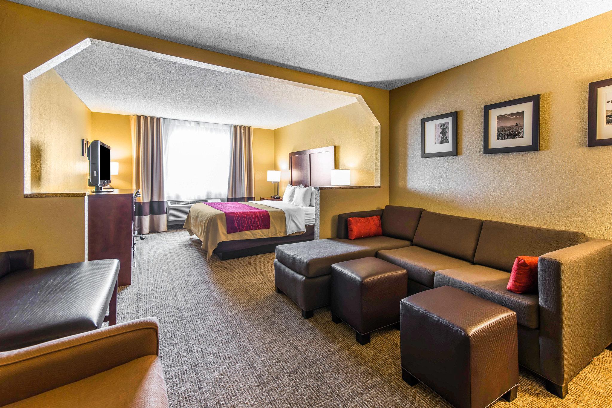 Comfort Inn & Suites Hays I-70 Exteriör bild