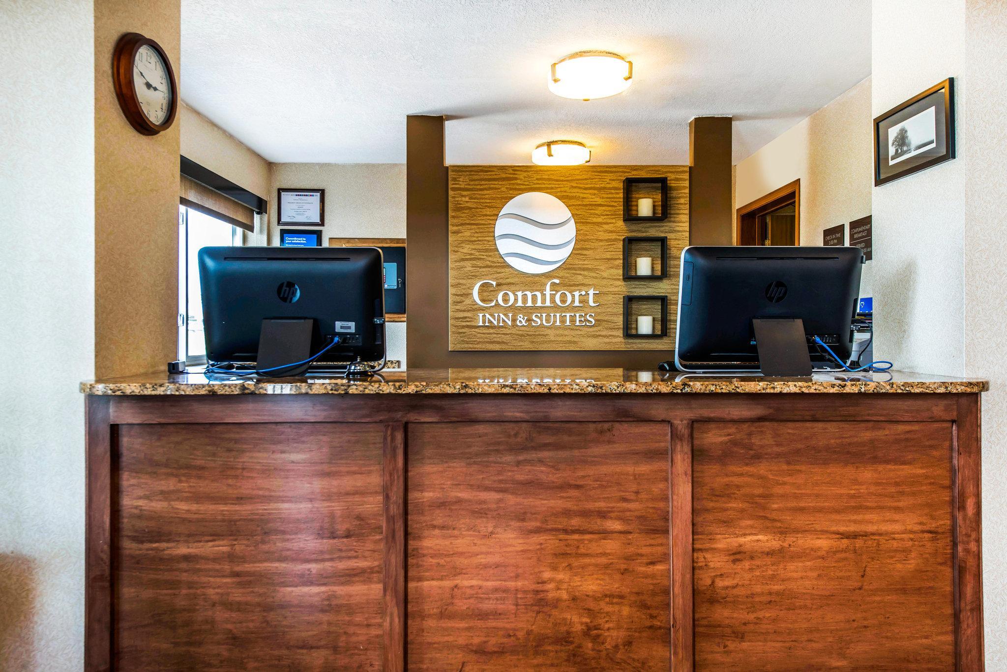 Comfort Inn & Suites Hays I-70 Exteriör bild