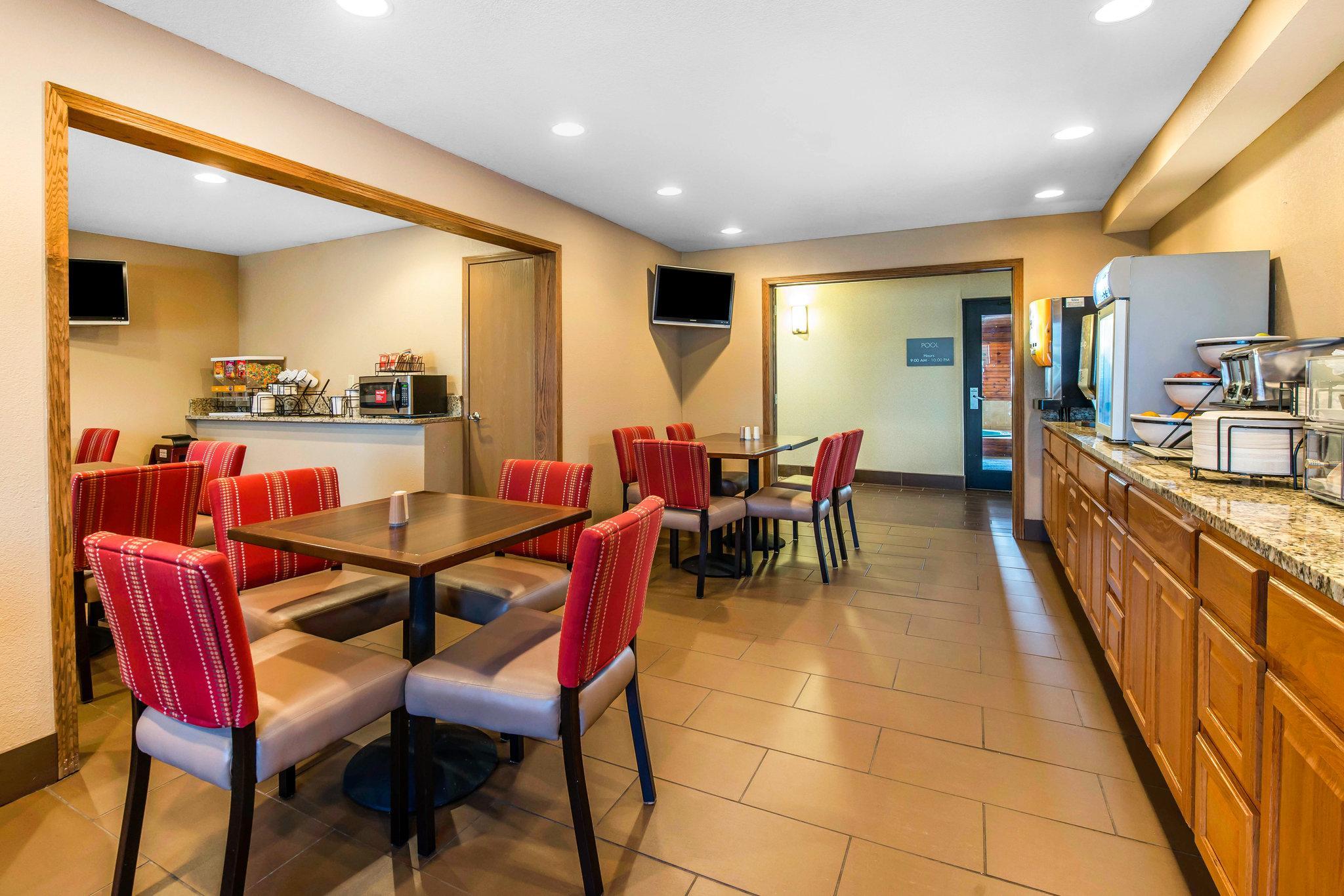 Comfort Inn & Suites Hays I-70 Exteriör bild