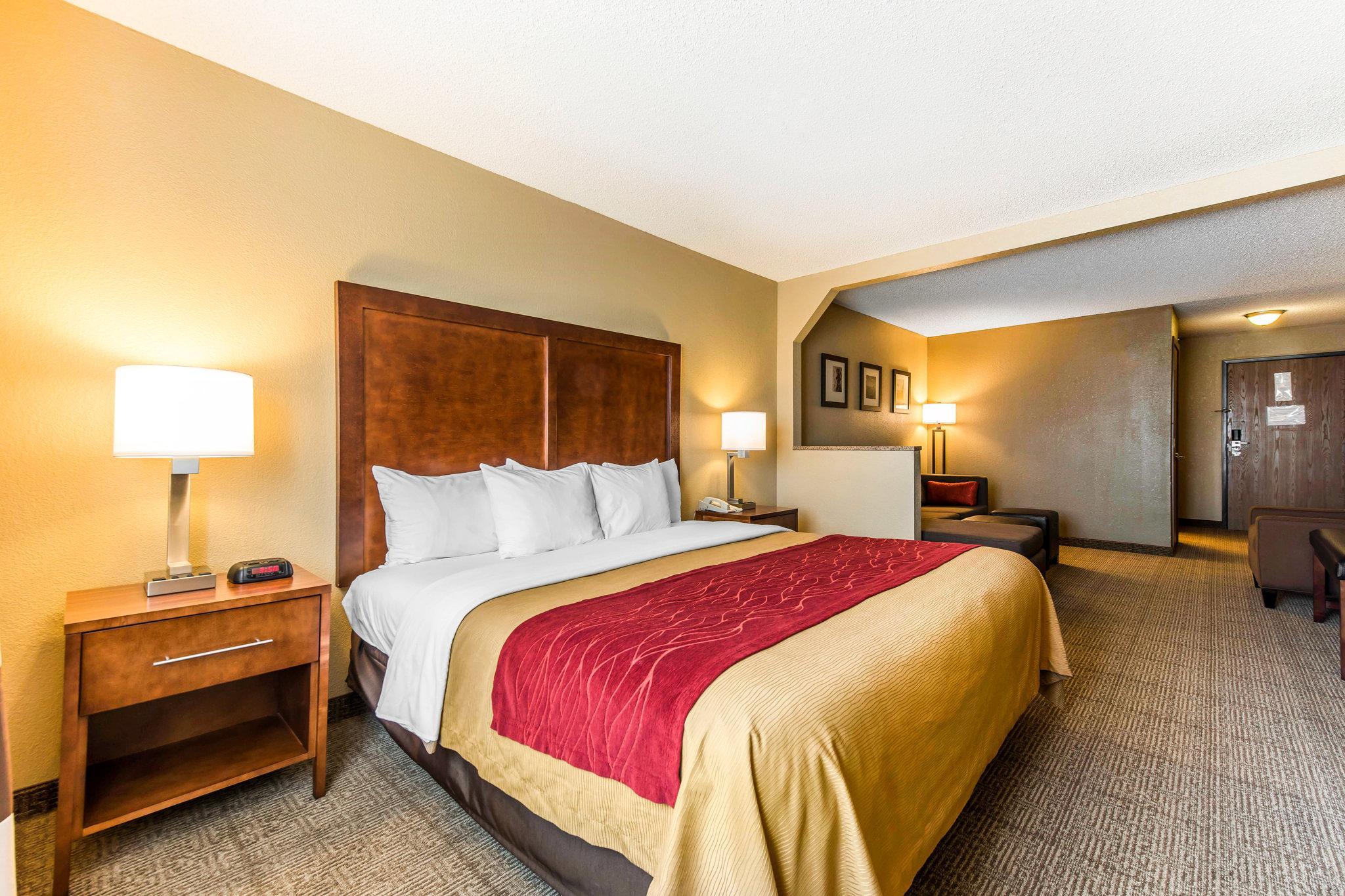 Comfort Inn & Suites Hays I-70 Exteriör bild