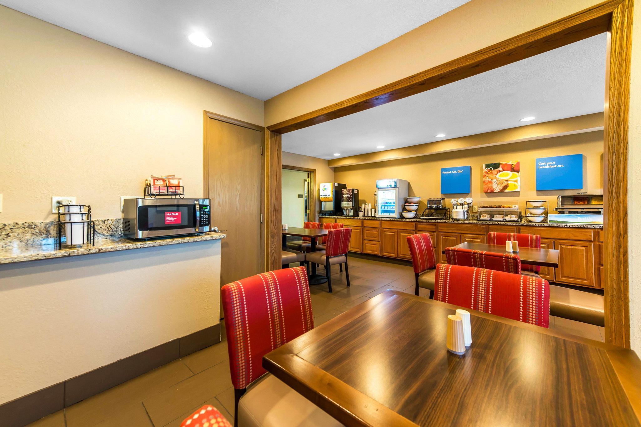 Comfort Inn & Suites Hays I-70 Exteriör bild