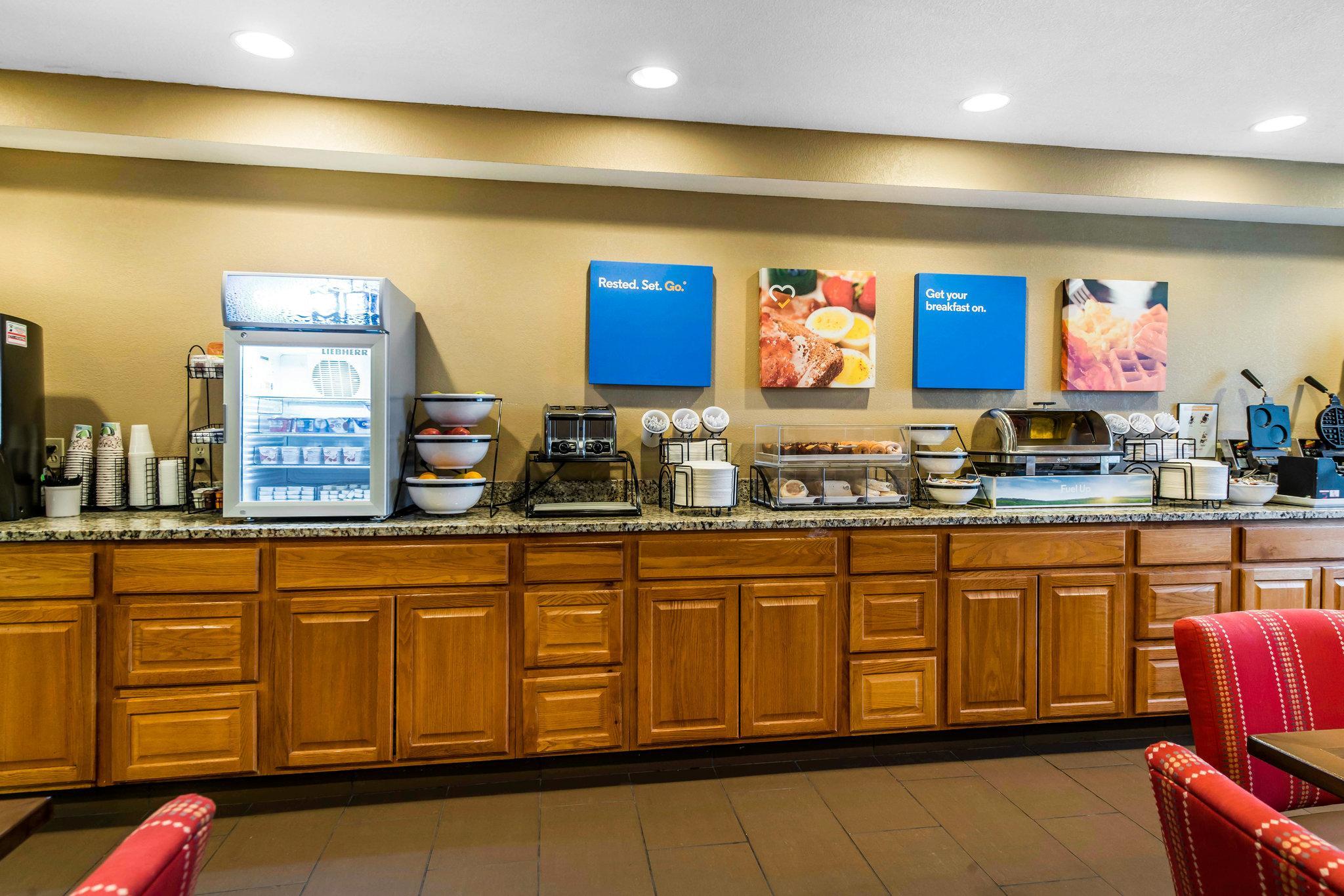 Comfort Inn & Suites Hays I-70 Exteriör bild