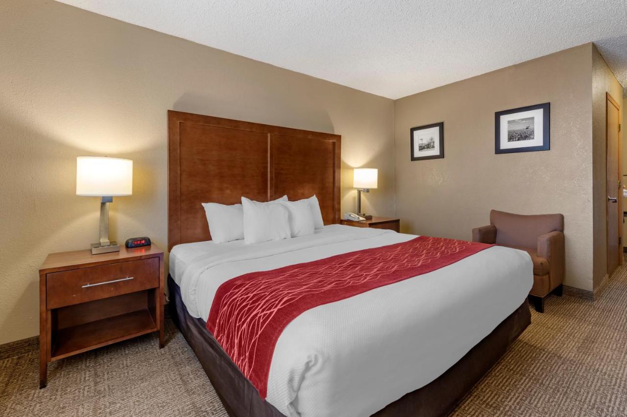 Comfort Inn & Suites Hays I-70 Exteriör bild