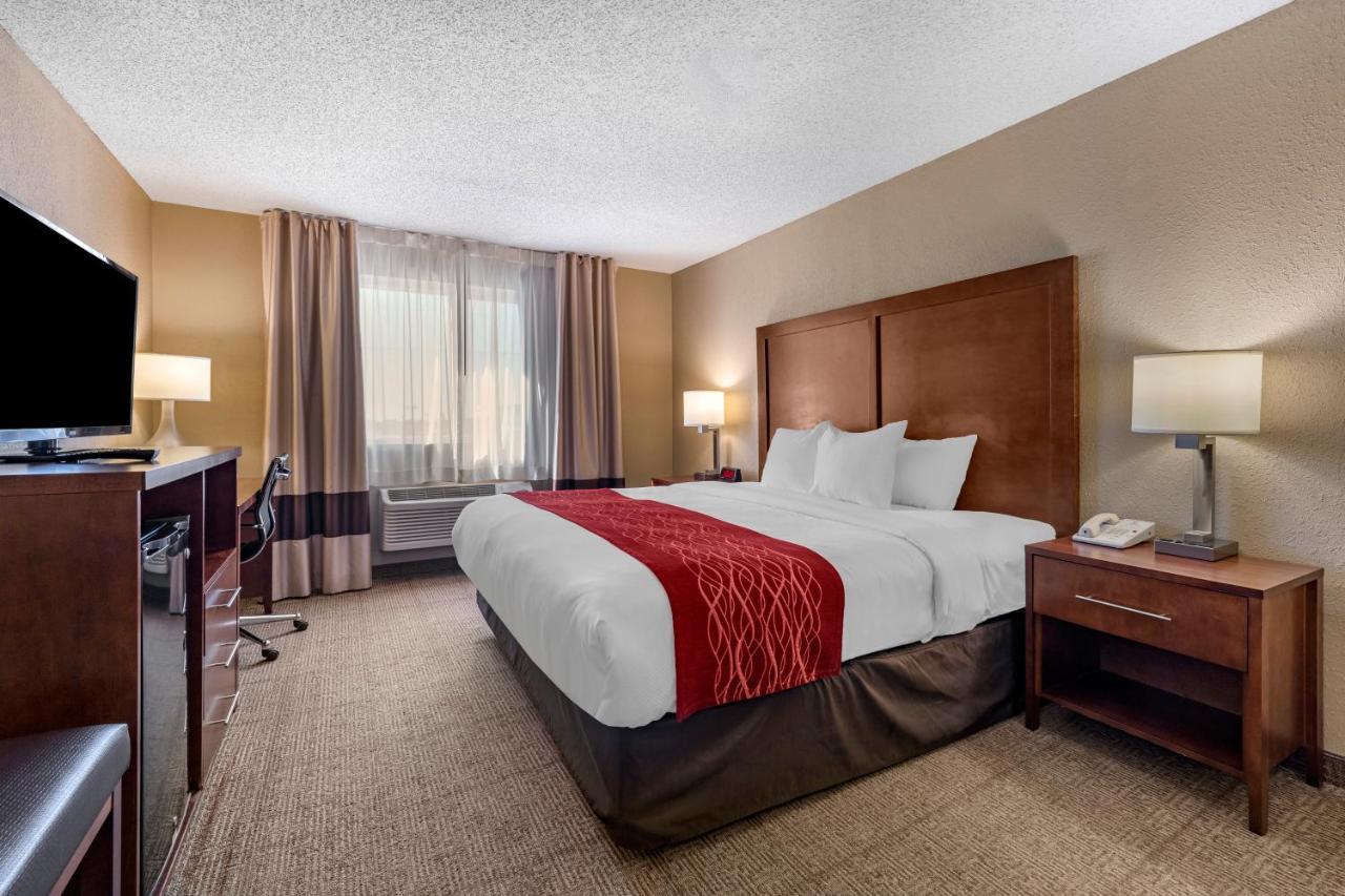 Comfort Inn & Suites Hays I-70 Exteriör bild