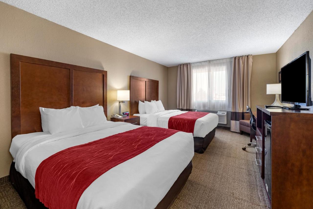 Comfort Inn & Suites Hays I-70 Exteriör bild