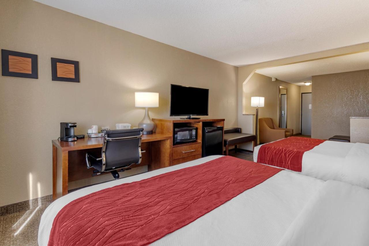 Comfort Inn & Suites Hays I-70 Exteriör bild