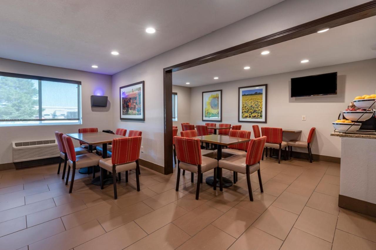 Comfort Inn & Suites Hays I-70 Exteriör bild