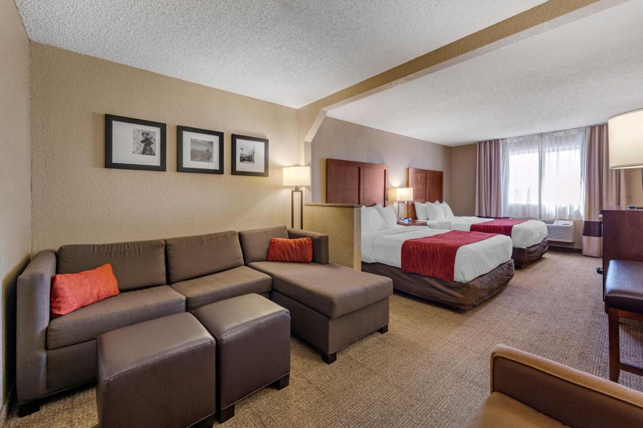 Comfort Inn & Suites Hays I-70 Exteriör bild