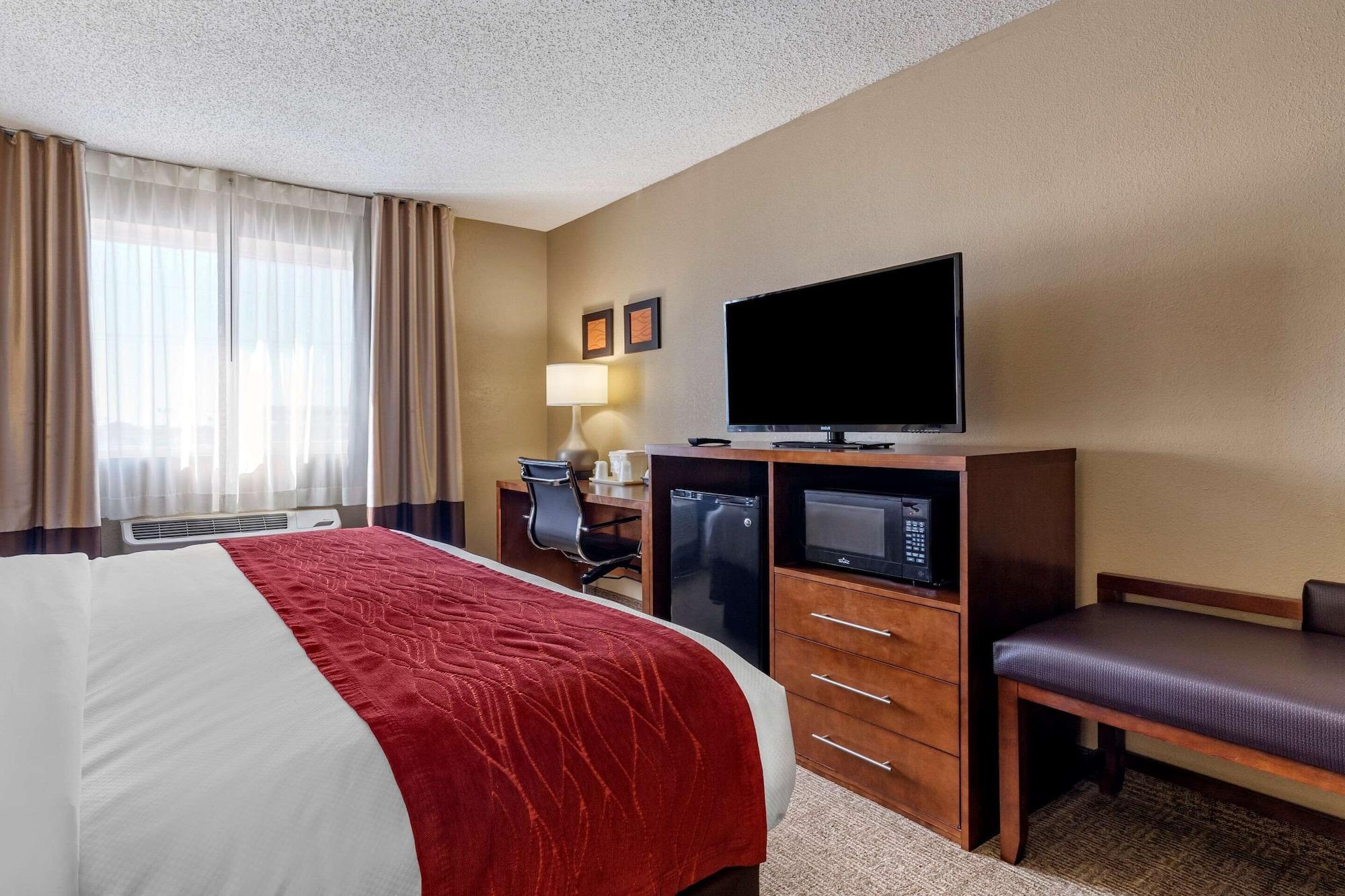 Comfort Inn & Suites Hays I-70 Exteriör bild