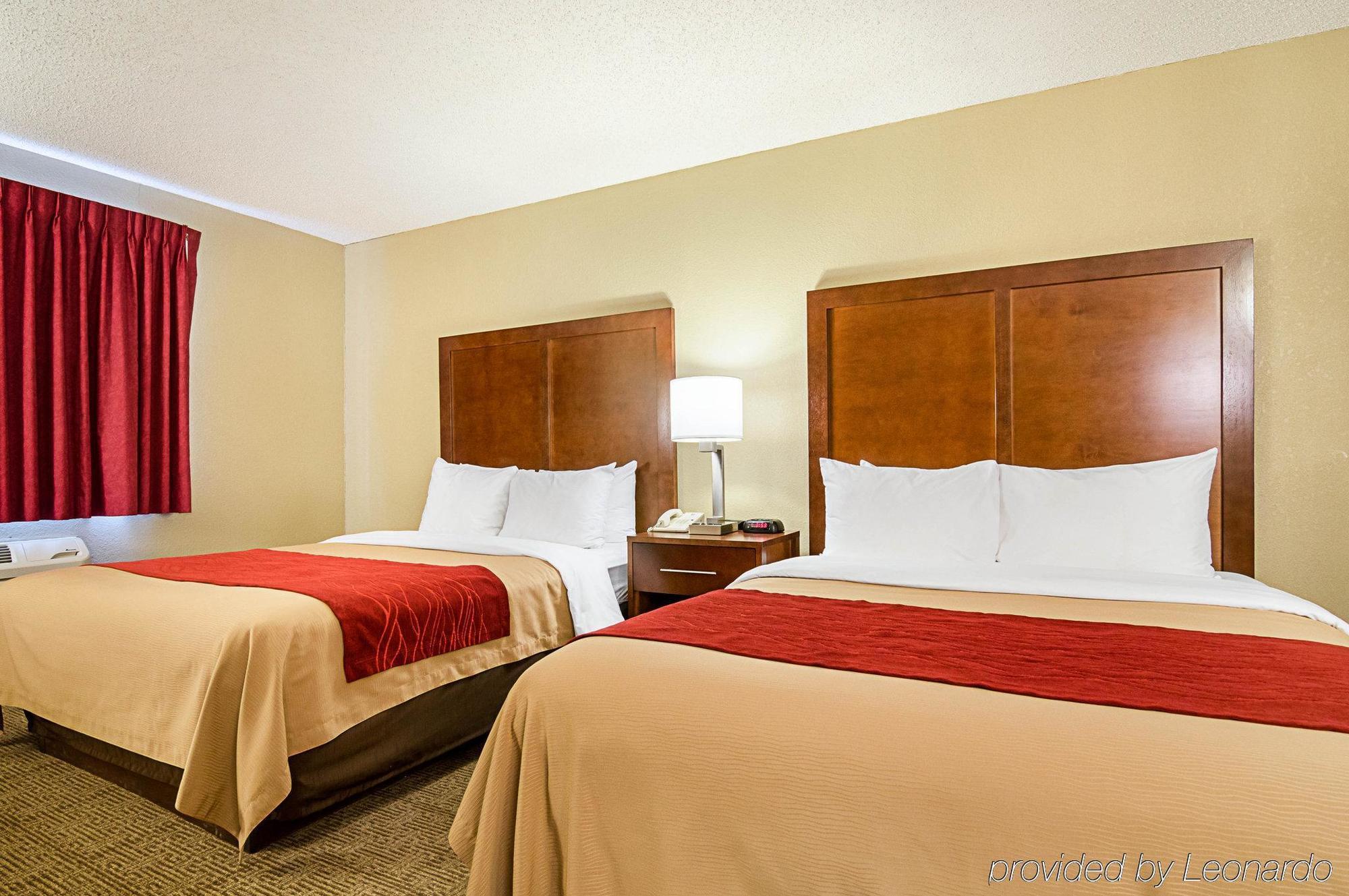 Comfort Inn & Suites Hays I-70 Exteriör bild